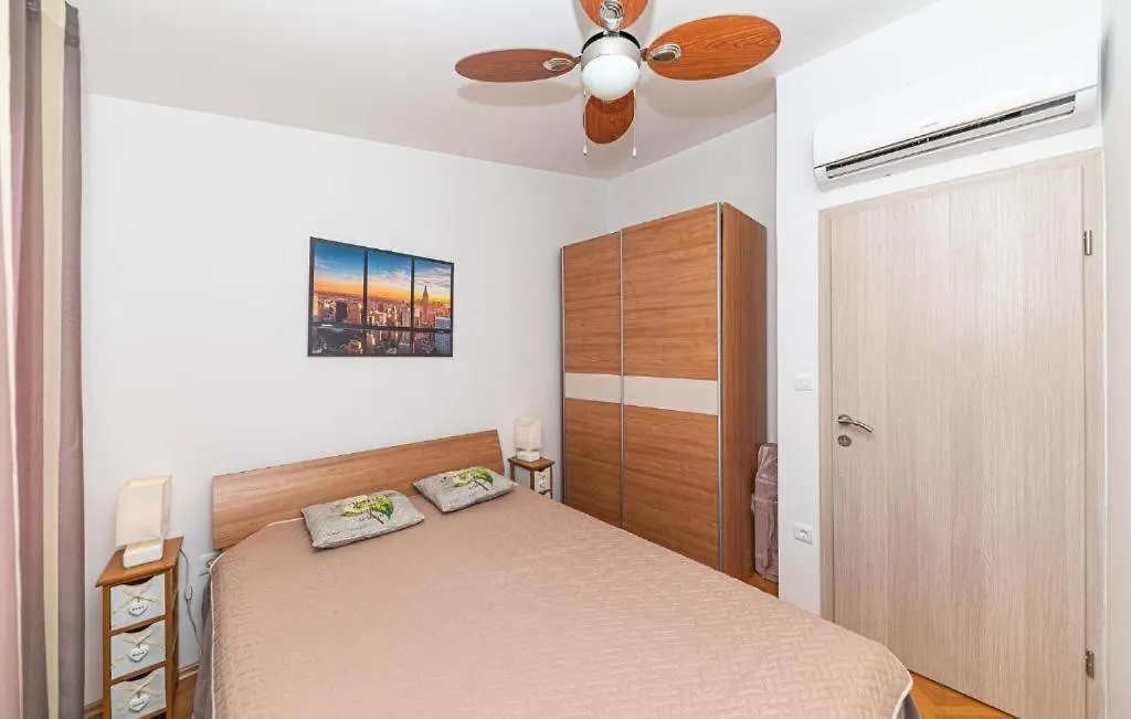 Villa Mandarina Kastela Holiday home