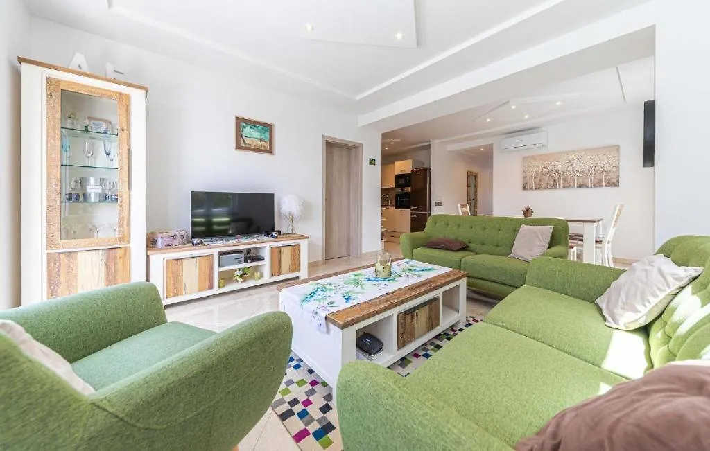 Villa Mandarina Kastela Holiday home