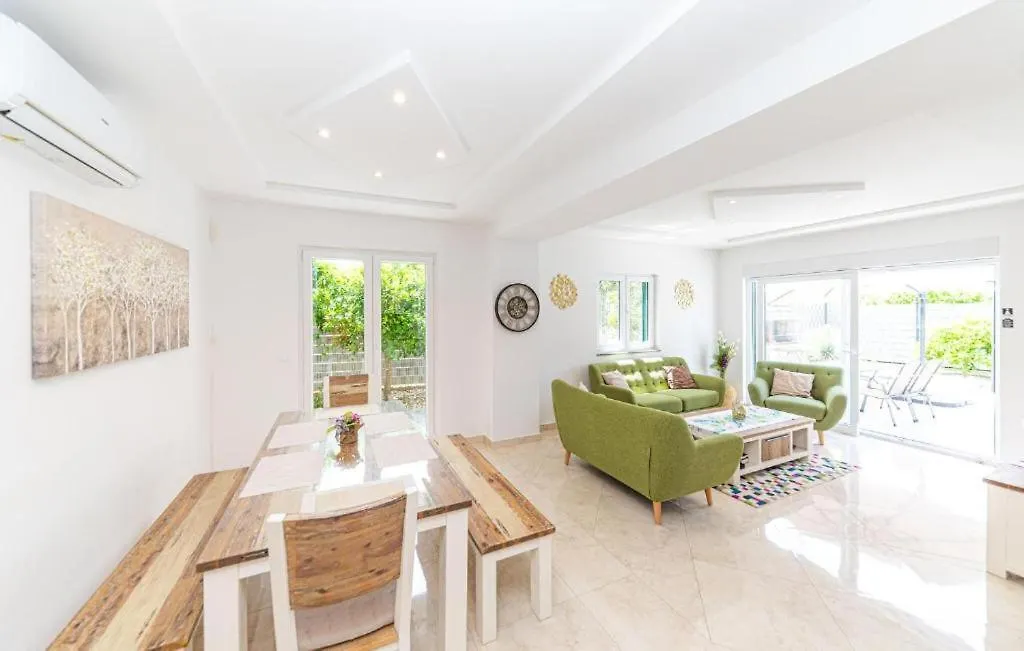 Villa Mandarina Kastela Croatia