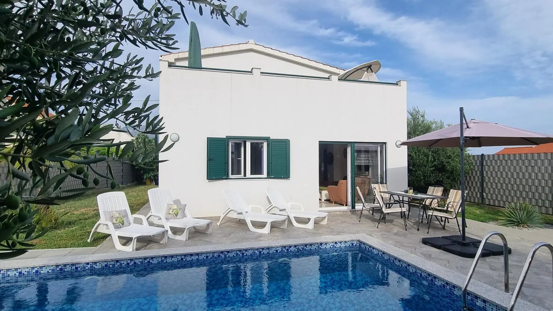 Villa Mandarina Kastela 0*,  Croatia